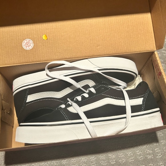 𝕍𝕒𝕟𝕤 𝕆𝕗𝕗 𝕋𝕙𝕖 𝕎𝕒𝕝𝕝 - Picture 4 of 6